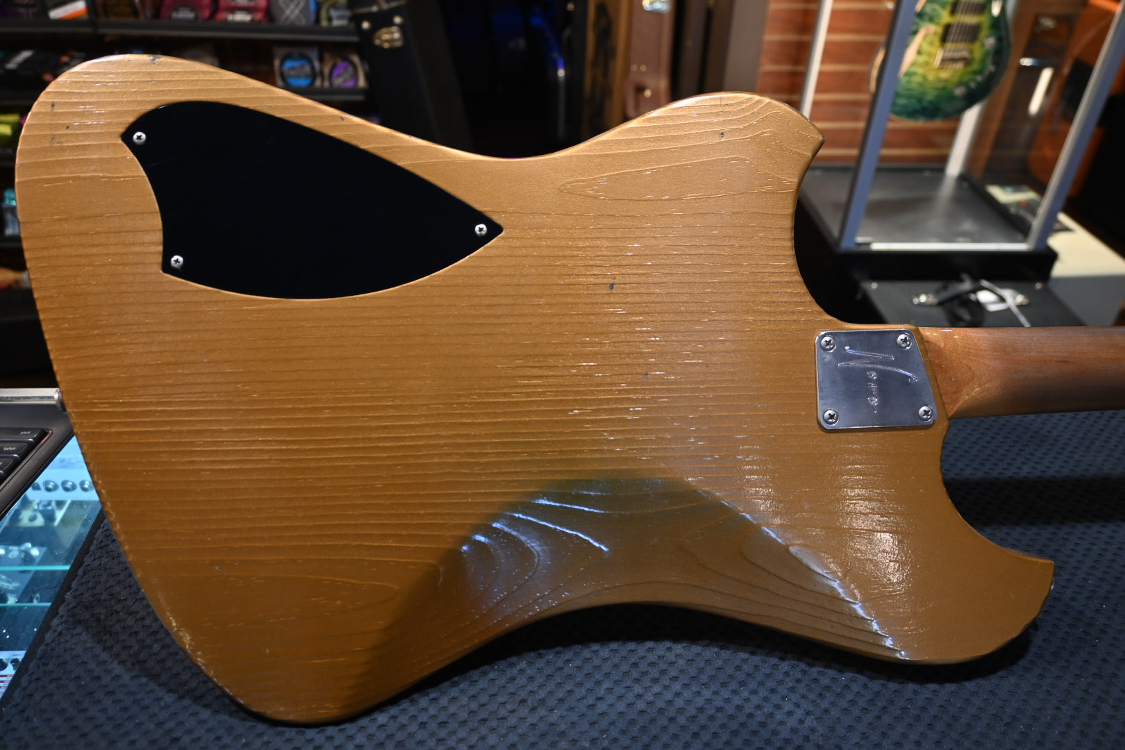 Novo Nucleus Voltur J - Gold Top Gold Guitar #4664 - Danville Music