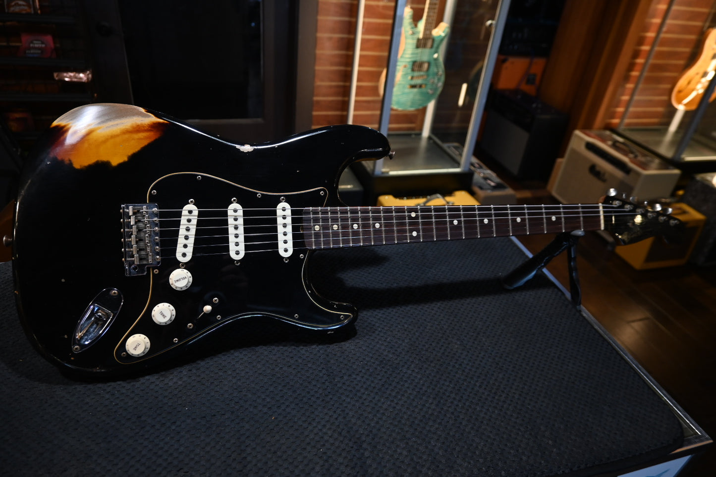 Fender Custom Shop LTD Dual Mag II Stratocaster Relic 2021 - Aged Black over 3-Color Sunburst Guitar #3023