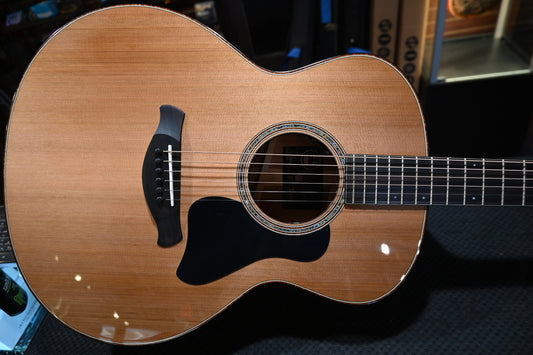 Taylor Custom Gold Label SA Super Auditorium Cedar/Mahogany Guitar #6097