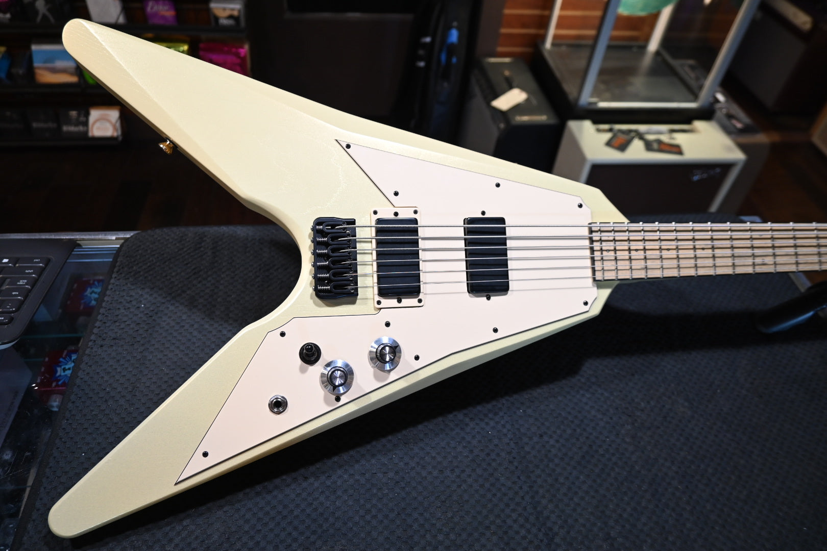 Dunable Asteroid VI Bass - Shiny Butter Bass #5464 - Danville Music