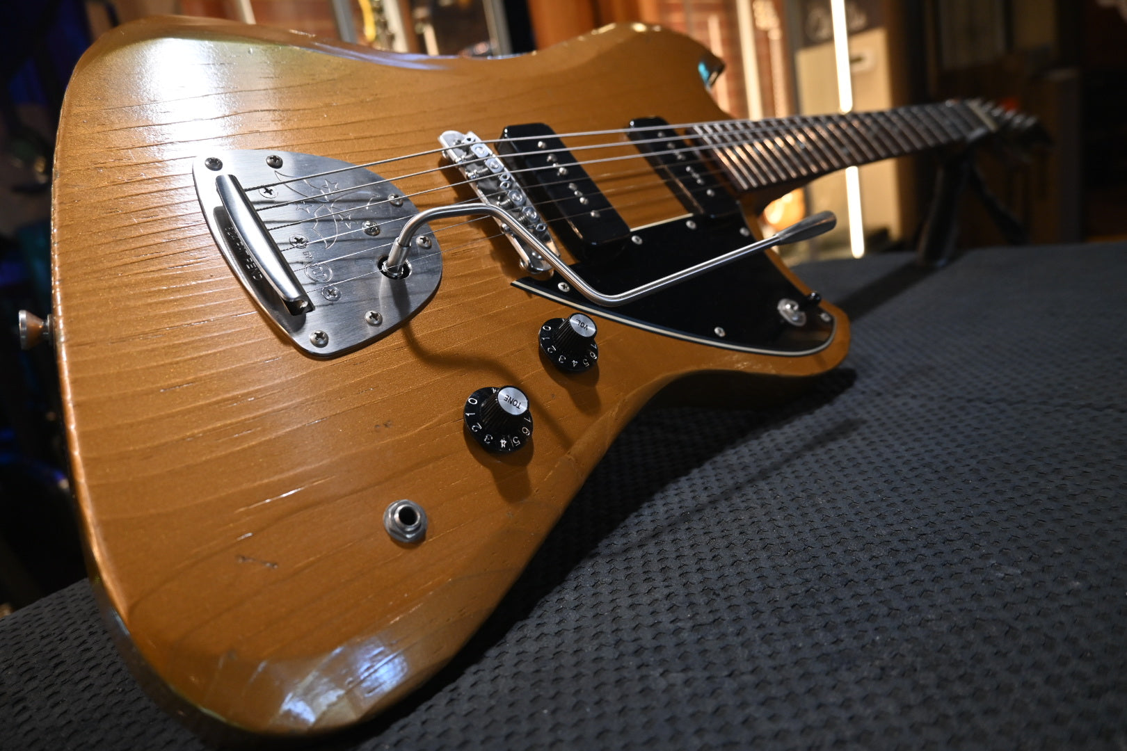 Novo Nucleus Voltur J - Gold Top Gold Guitar #4664 - Danville Music