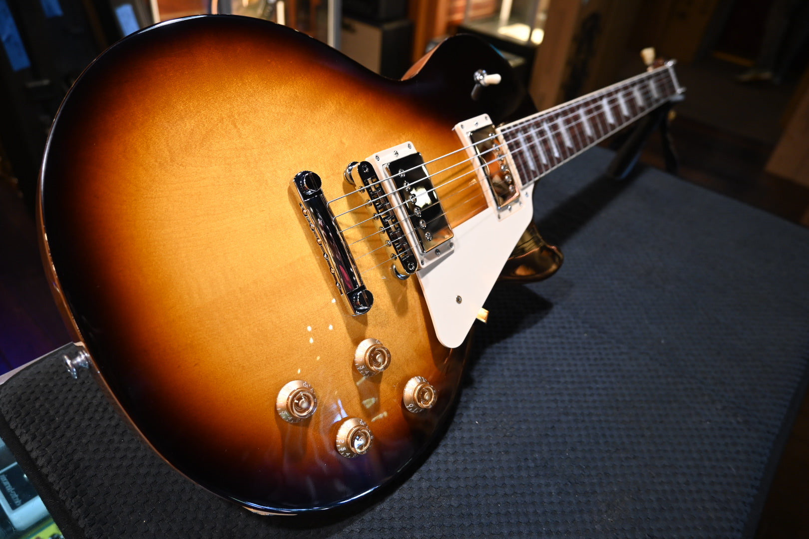 tobacco guitar Gibson Les Paul Studio Tobacco Burst Guitar 0159 tobacco guitar Gibson Les Paul Studio Tobacco Burst Guitar 0159