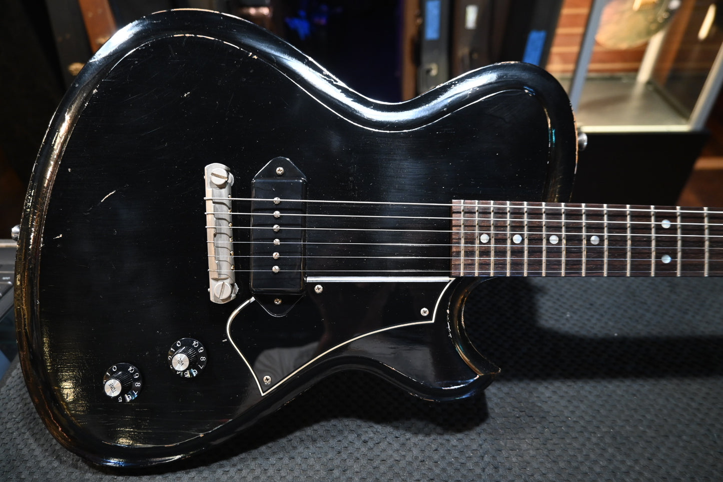 Novo Nucleus Solus M1 - Bull Black Guitar #1136 - Danville Music