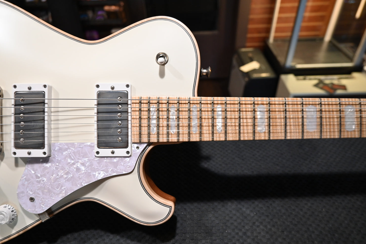 Knaggs Kenai 2025 - Crème Satin Guitar #2333 - Danville Music