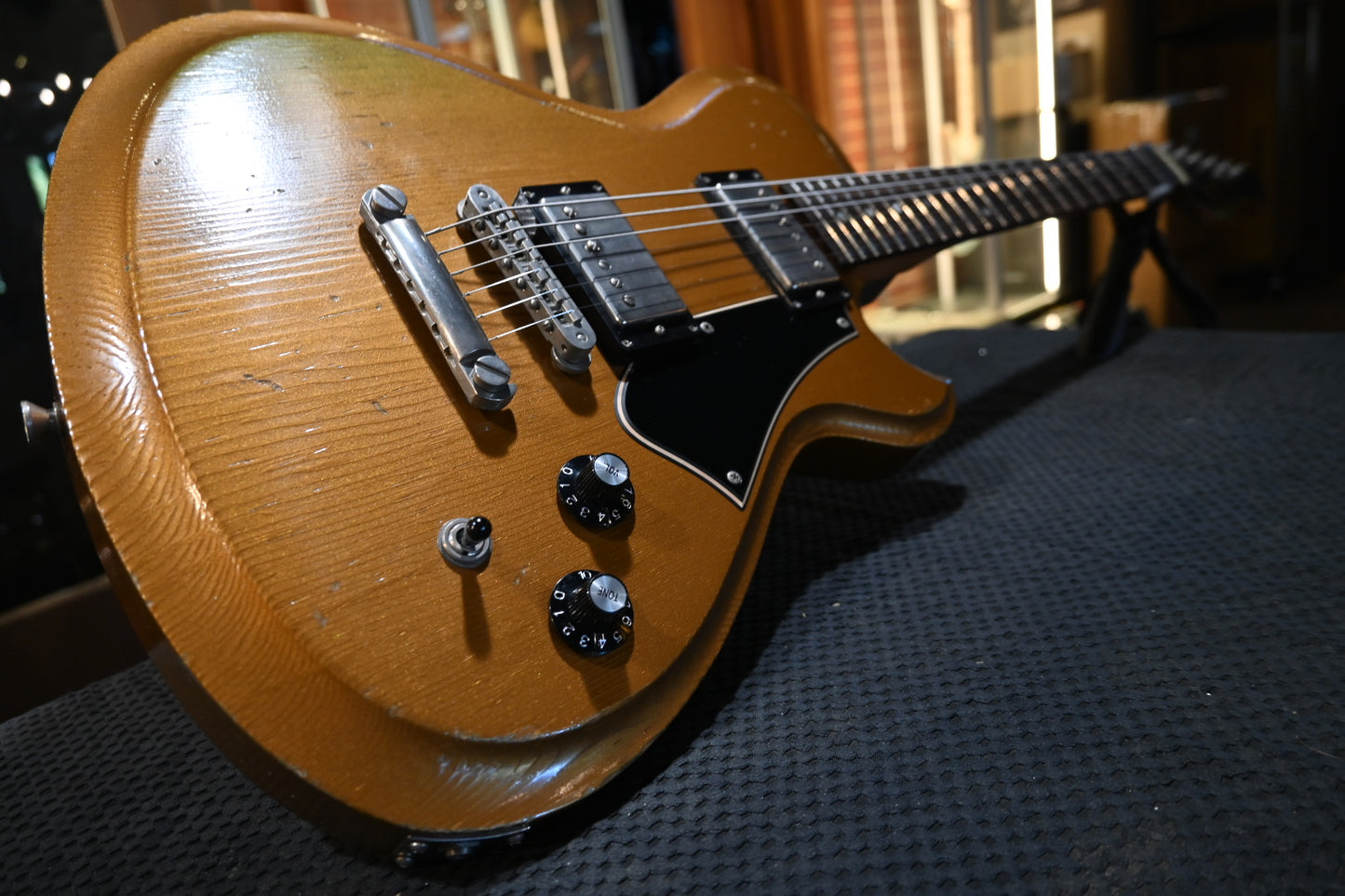 Novo Solus H2 - Gold Top Gold Guitar #6987