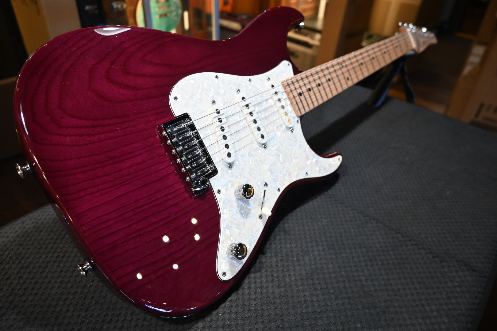 Tomページ Tom Anderson Classic Translucent Plum Guitar 925A | Danville Music