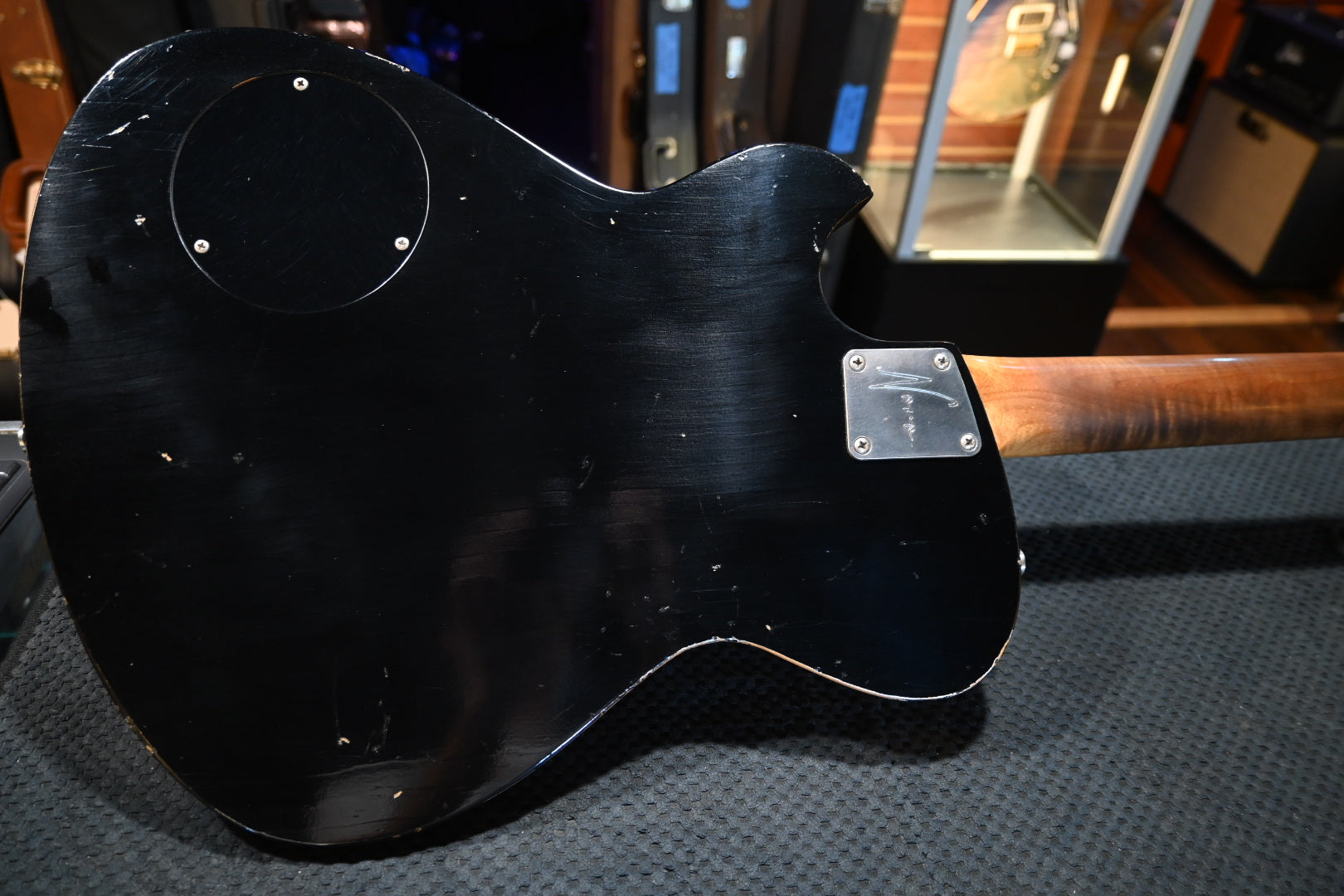 Novo Nucleus Solus M1 - Bull Black Guitar #1136 - Danville Music