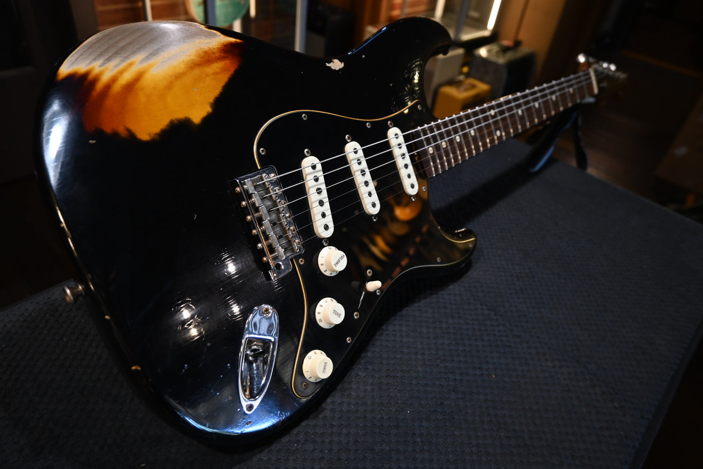 Fender Custom Shop LTD Dual Mag II Stratocaster Relic 2021 - Aged Black over 3-Color Sunburst Guitar #3023