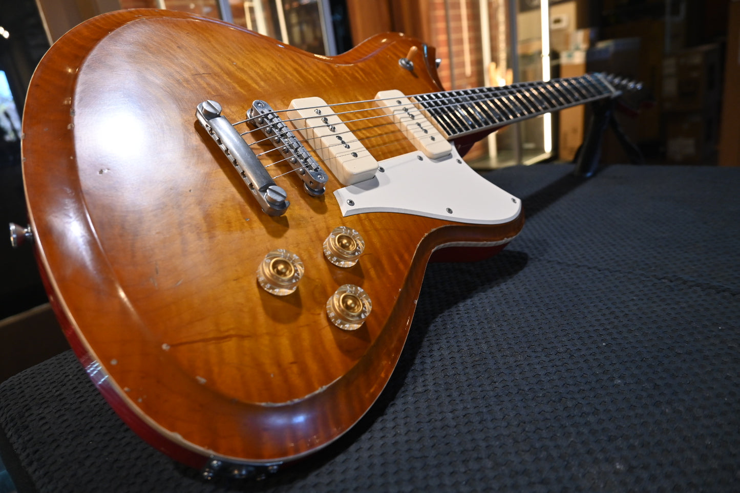 Novo Chambered Serus P2 Dealer Limited - Faded Tea Burst Guitar #5685