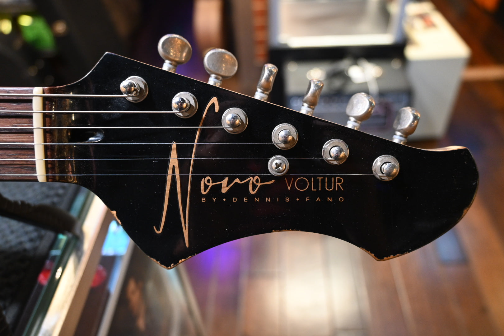 Novo Nucleus Voltur J - Gold Top Gold Guitar #4664 - Danville Music