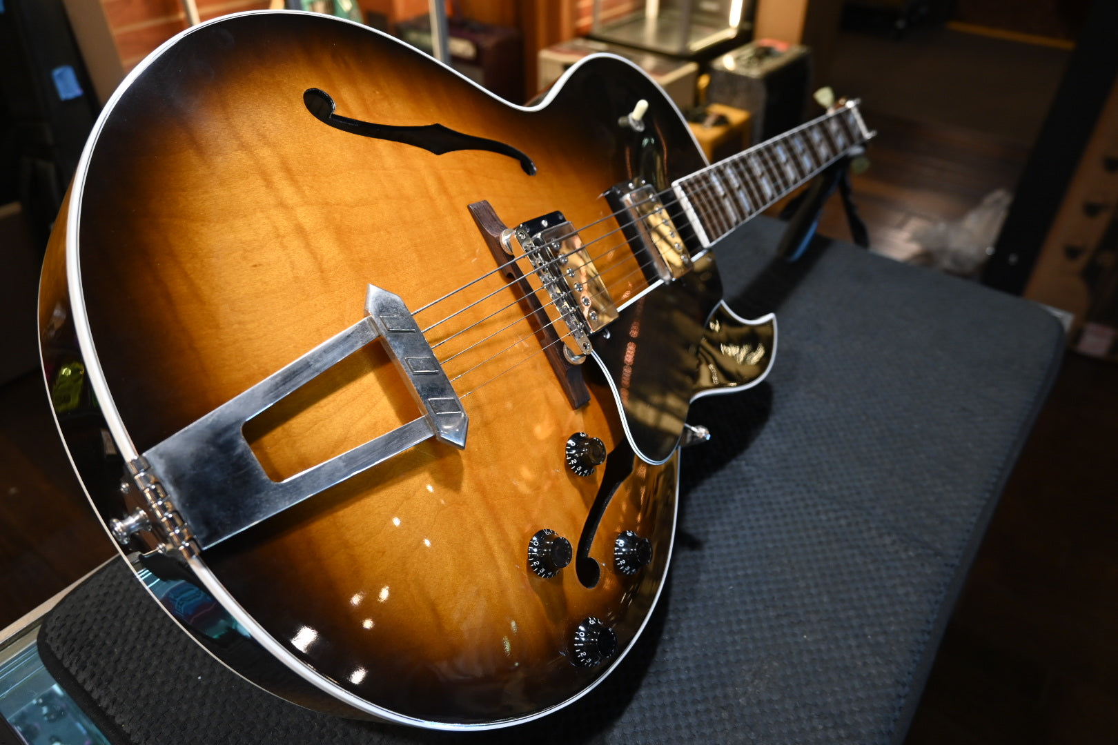 Gibson ES-175 1994 - Tobacco Burst Guitar #9443 - Danville Music