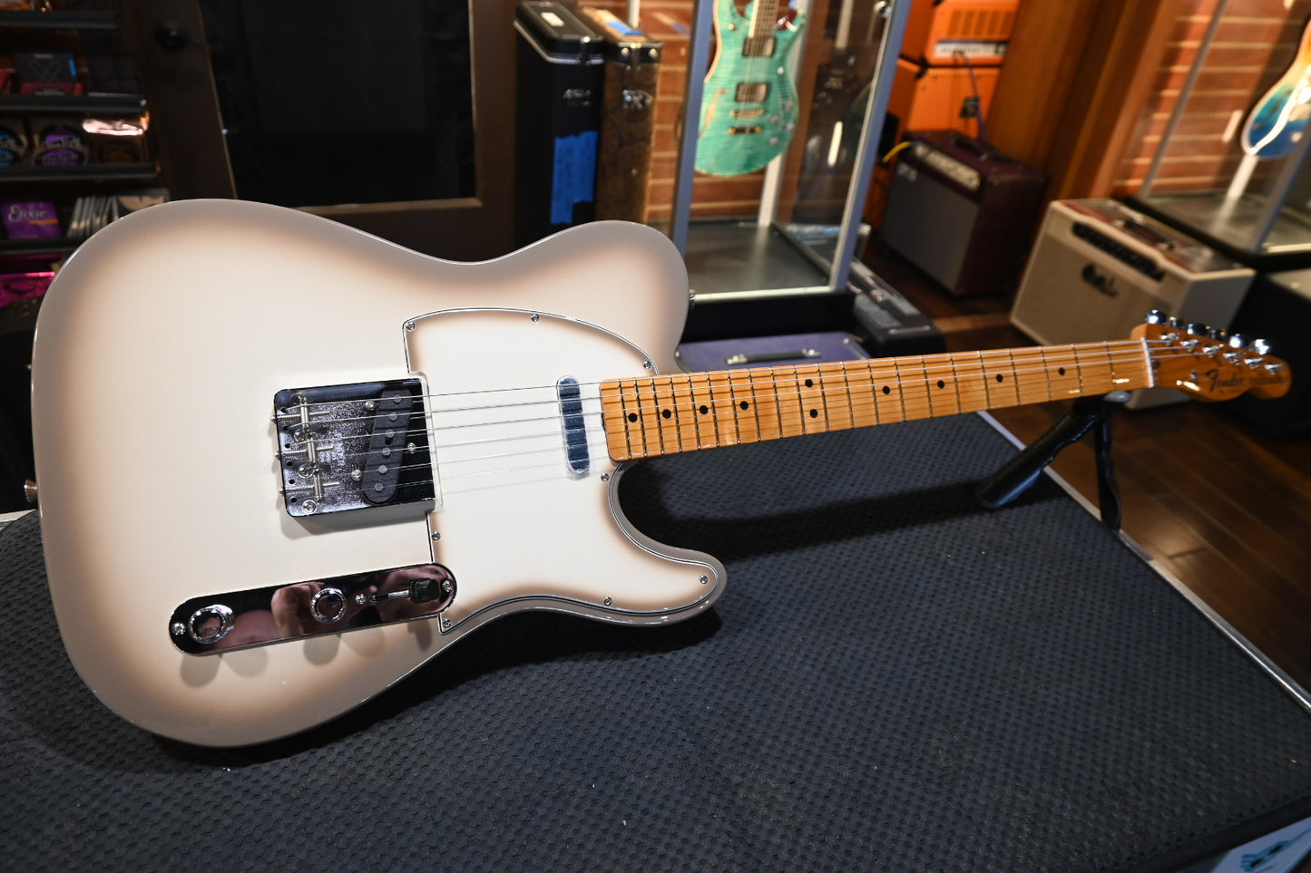 Fender Limited Edition Vintera II ‘60s Telecaster - Antigua Guitar