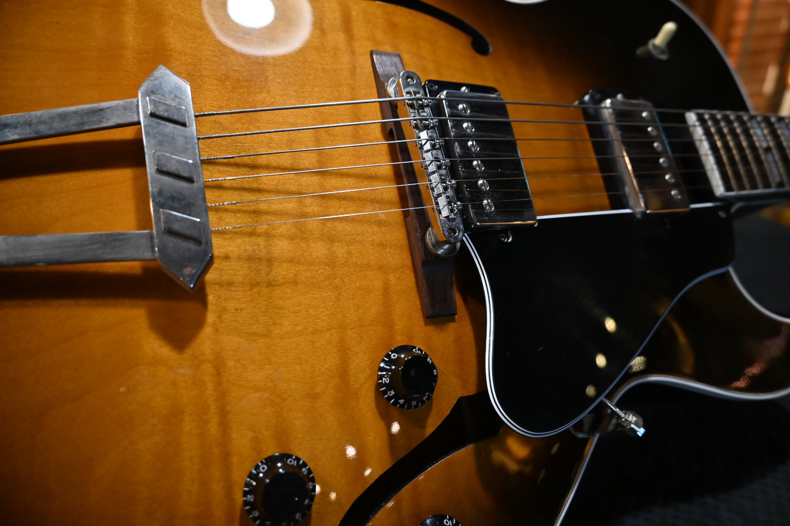 Gibson ES-175 1994 - Tobacco Burst Guitar #9443 - Danville Music