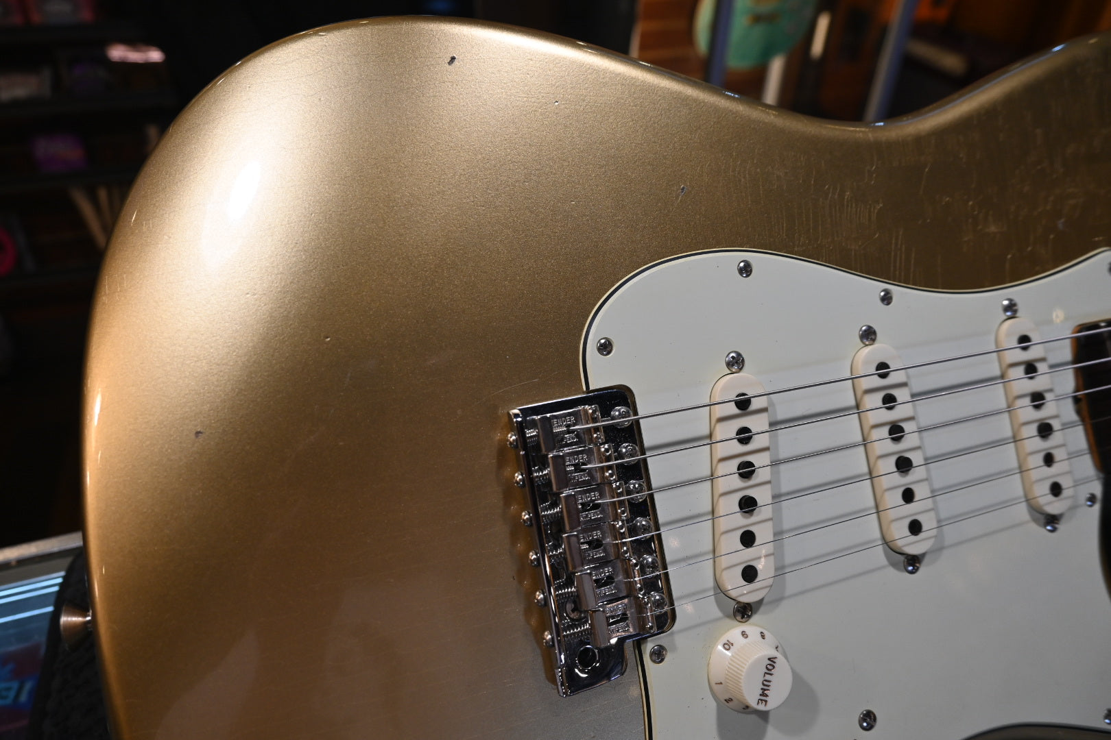 Fender Custom Shop LTD 1964 Stratocaster Journeyman 2022 - Aged Aztec Gold Guitar #0094 - Danville Music