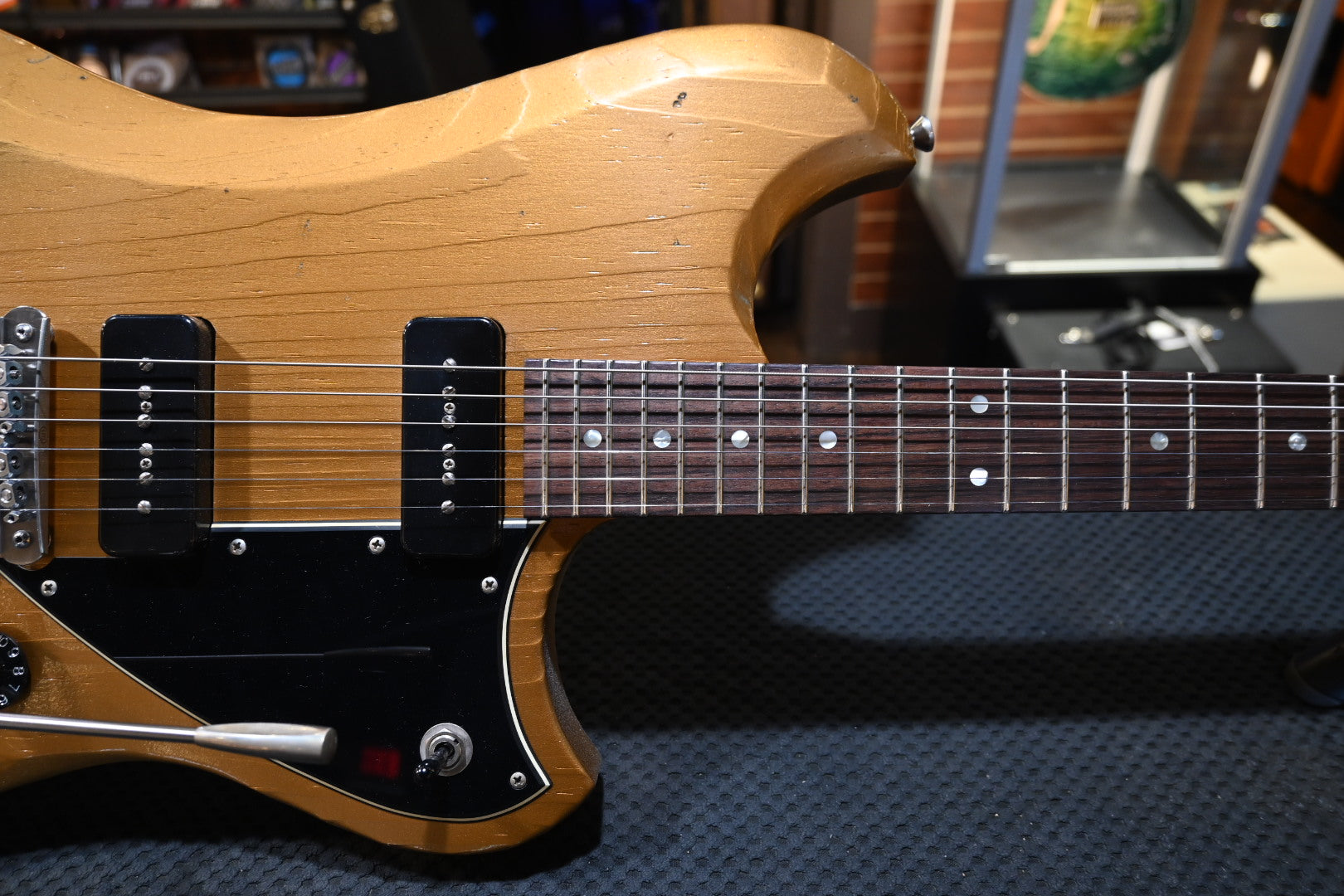 Novo Nucleus Voltur J - Gold Top Gold Guitar #4664 - Danville Music