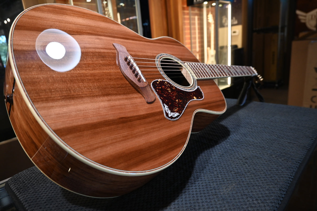 Taylor Custom SA Super Auditorium Sinker Redwood/Honduran Rosewood Guitar #6100