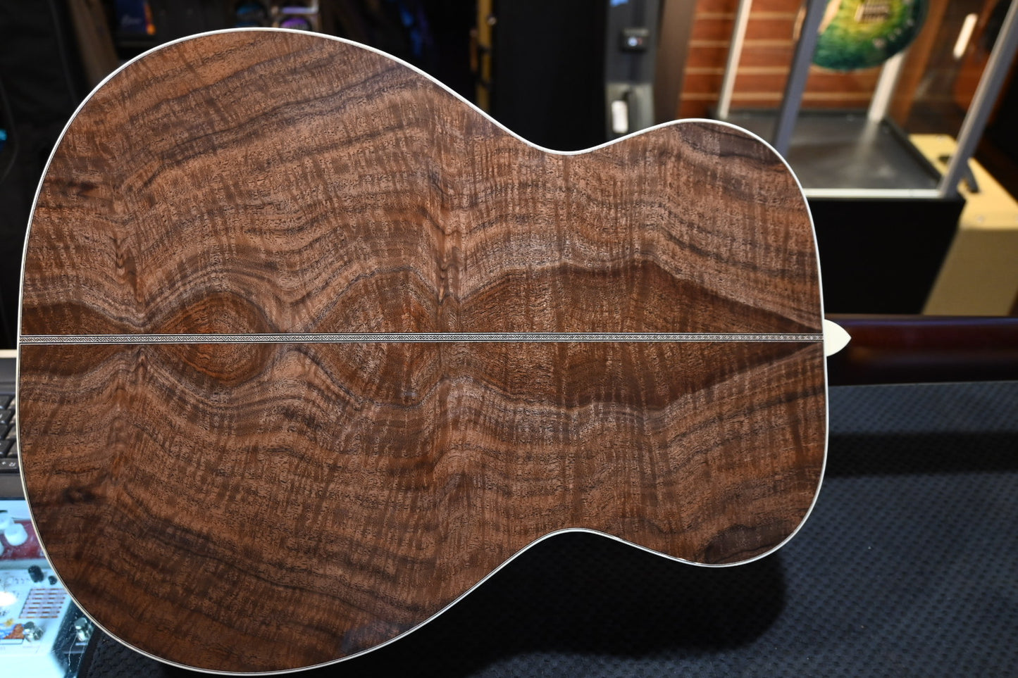 Santa Cruz OM Moon Spruce Bear Claw/Figured Walnut - Georgia Peach Guitar #6242