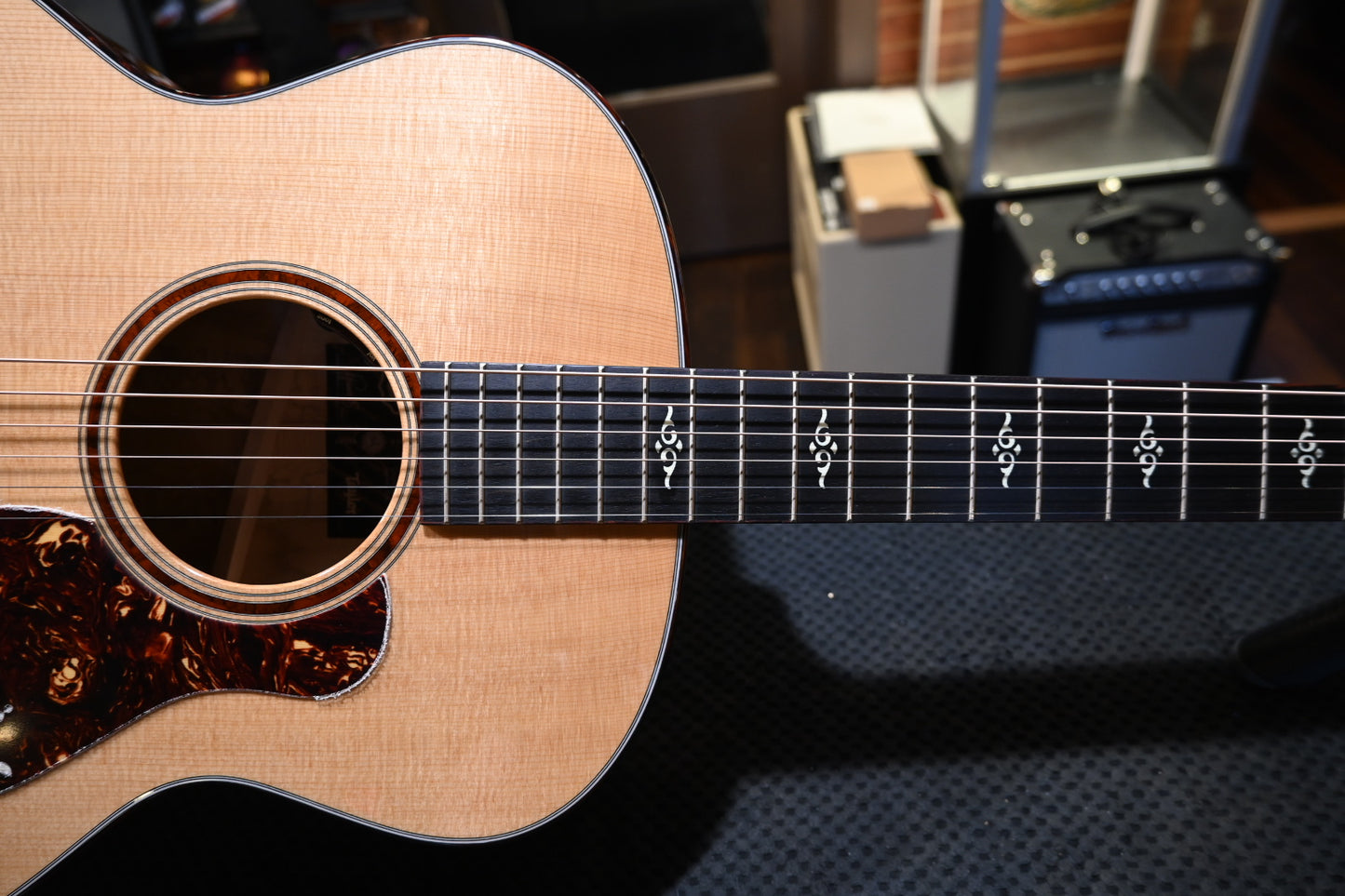 Taylor Custom Gold Label SA Super Auditorium Torrefied Spruce/Sassafras Guitar #6102