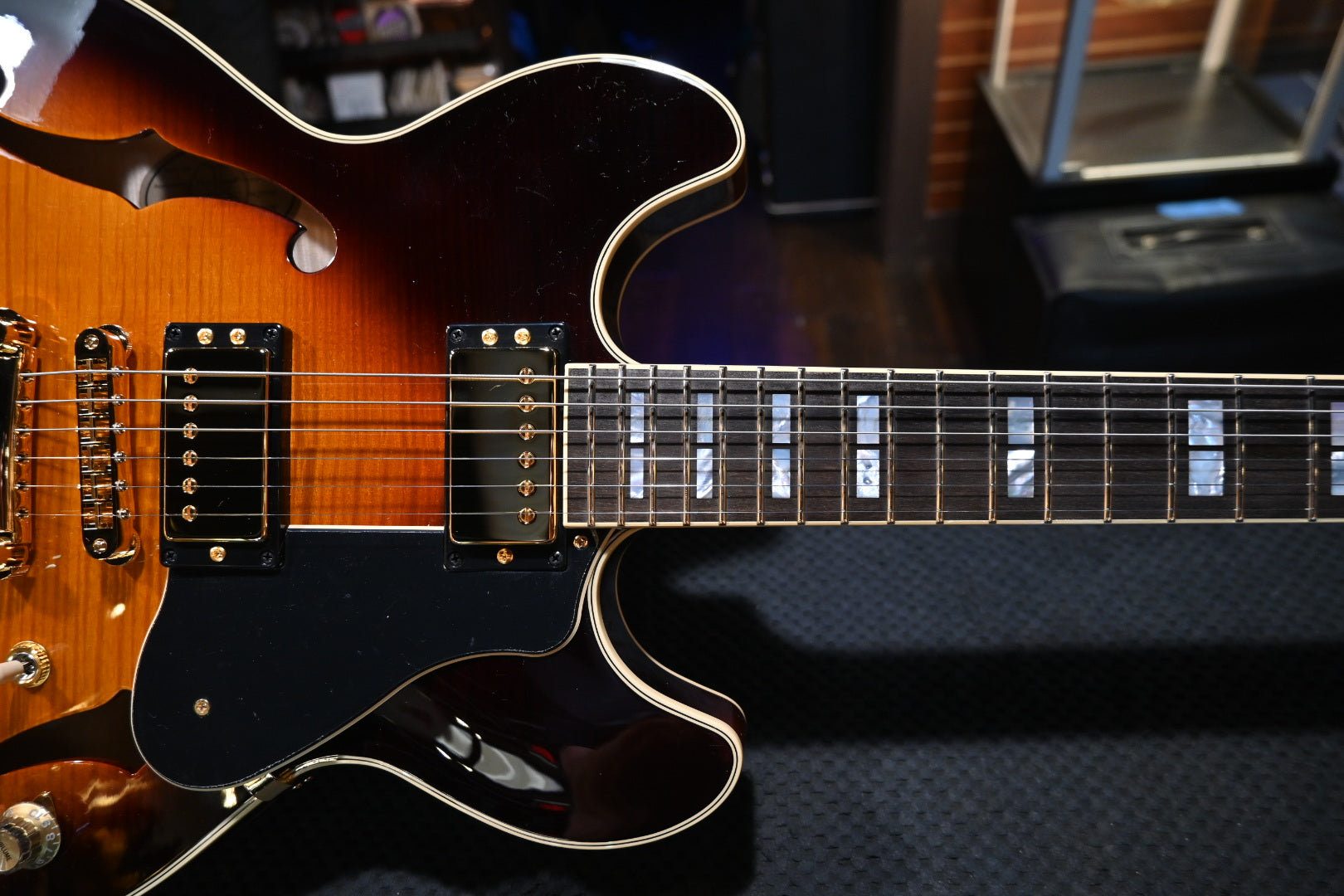 Yamaha SA2200 Semi Hollow Body Guitar - Violin Burst | Cream