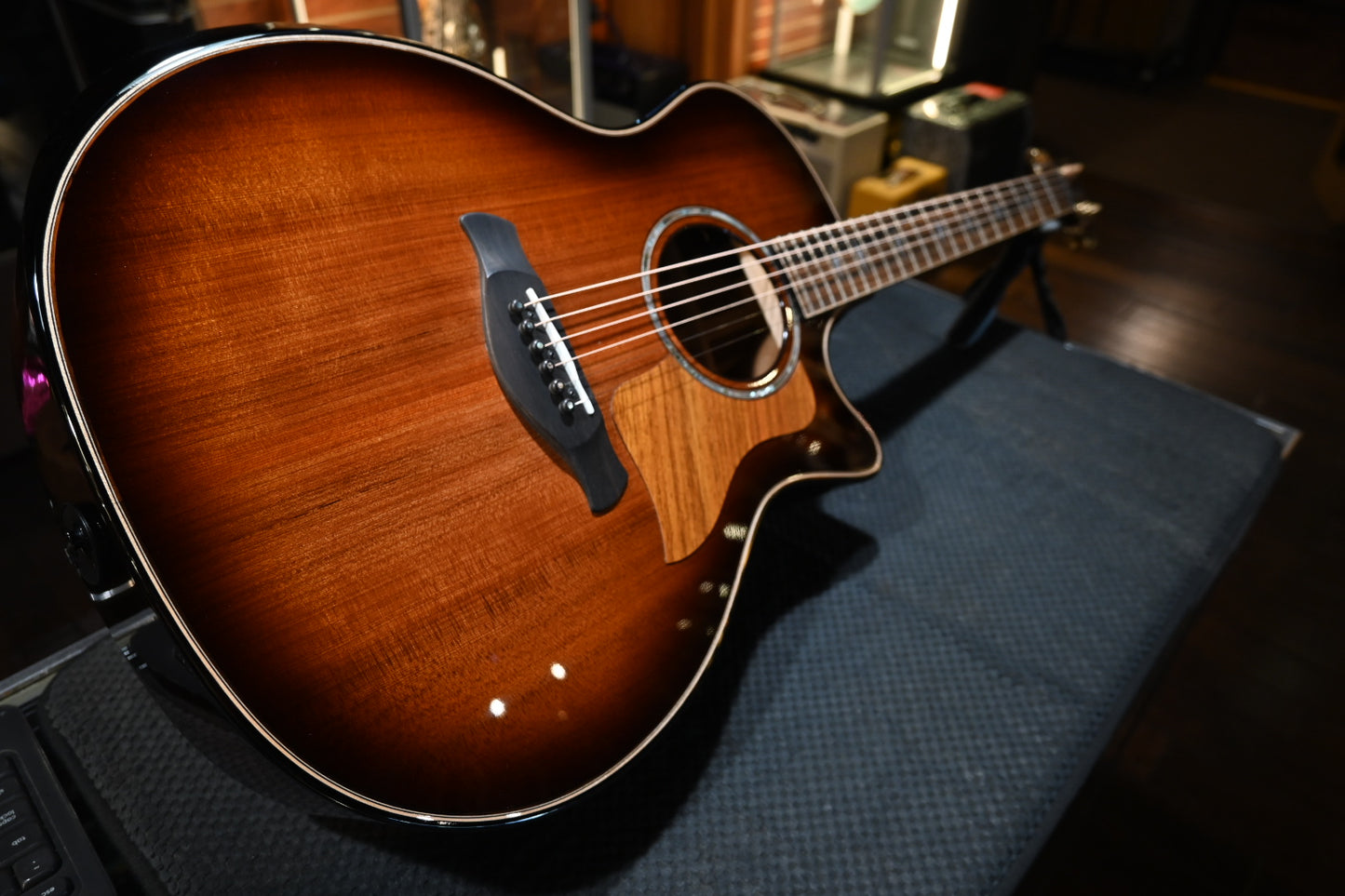Taylor Builder’s Edition 814ce 2025 Sinker Redwood/Honduran Rosewood - Kona Edgeburst Guitar #5035