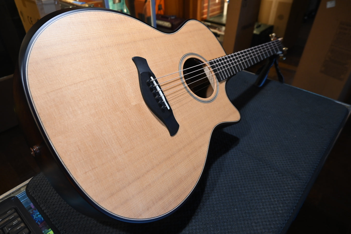 Taylor Custom Builder’s Edition GA Torrefied Spruce/AA Walnut Guitar #5081