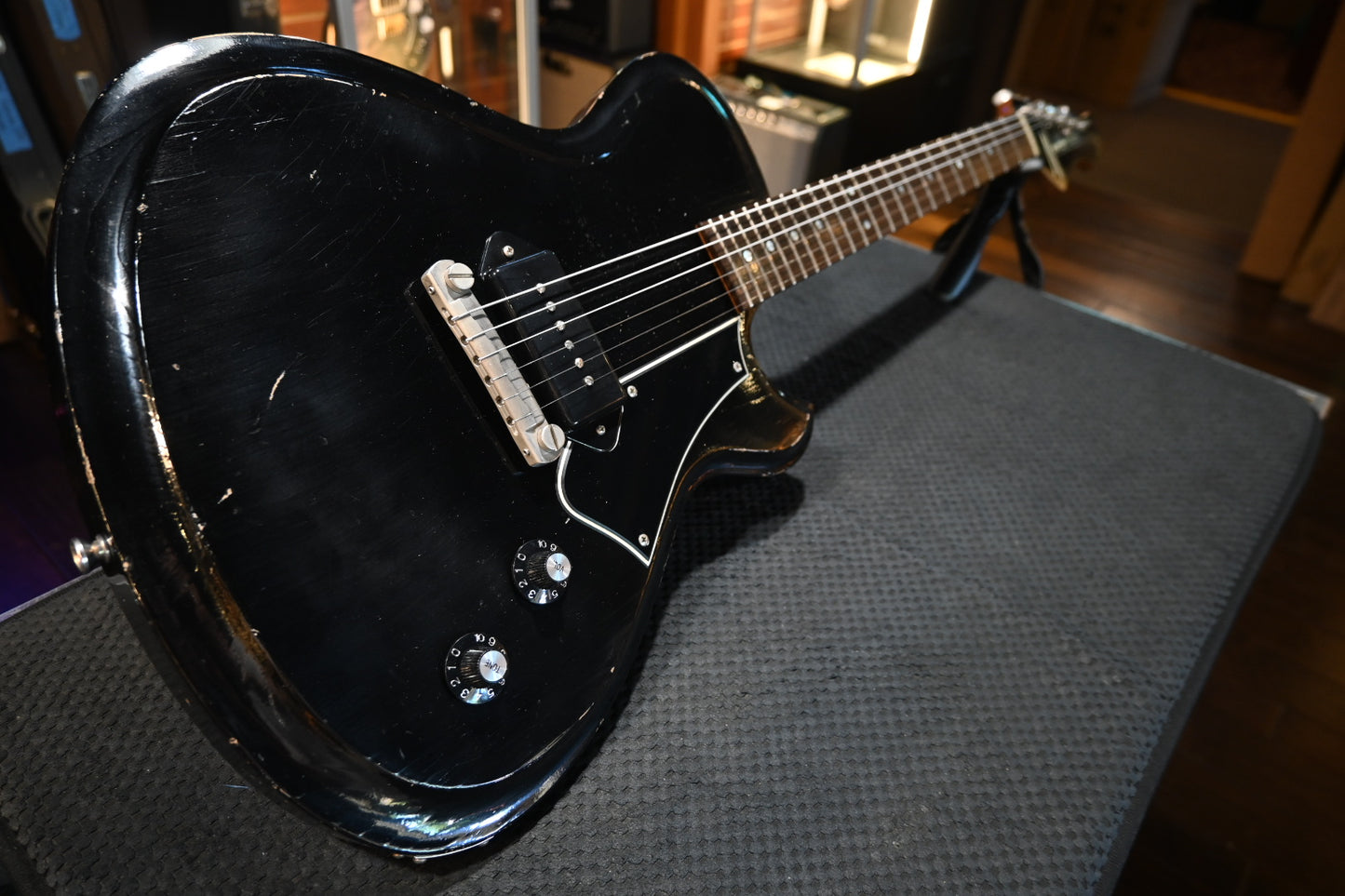 Novo Nucleus Solus M1 - Bull Black Guitar #1136 - Danville Music