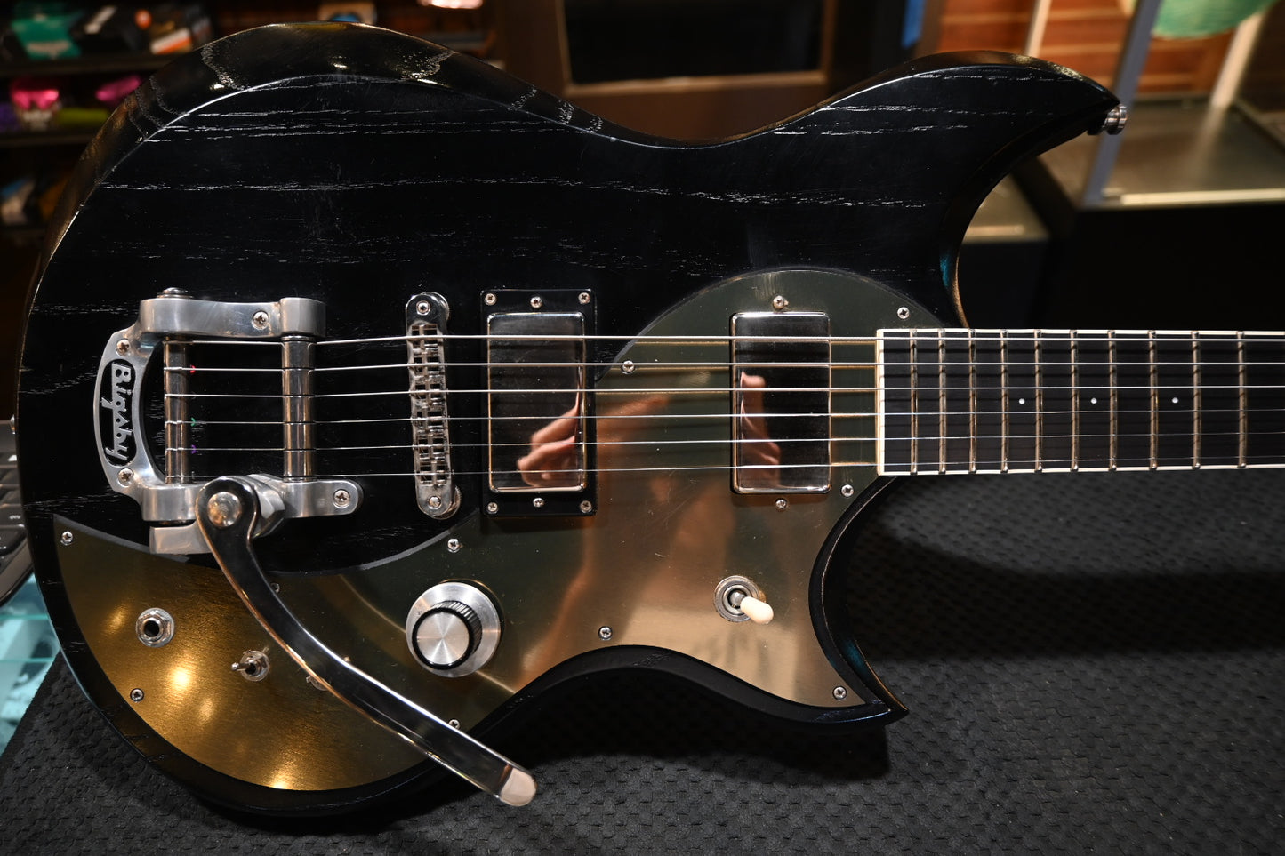 Dunable Yeti 2019 - Black Guitar #1979 - Danville Music