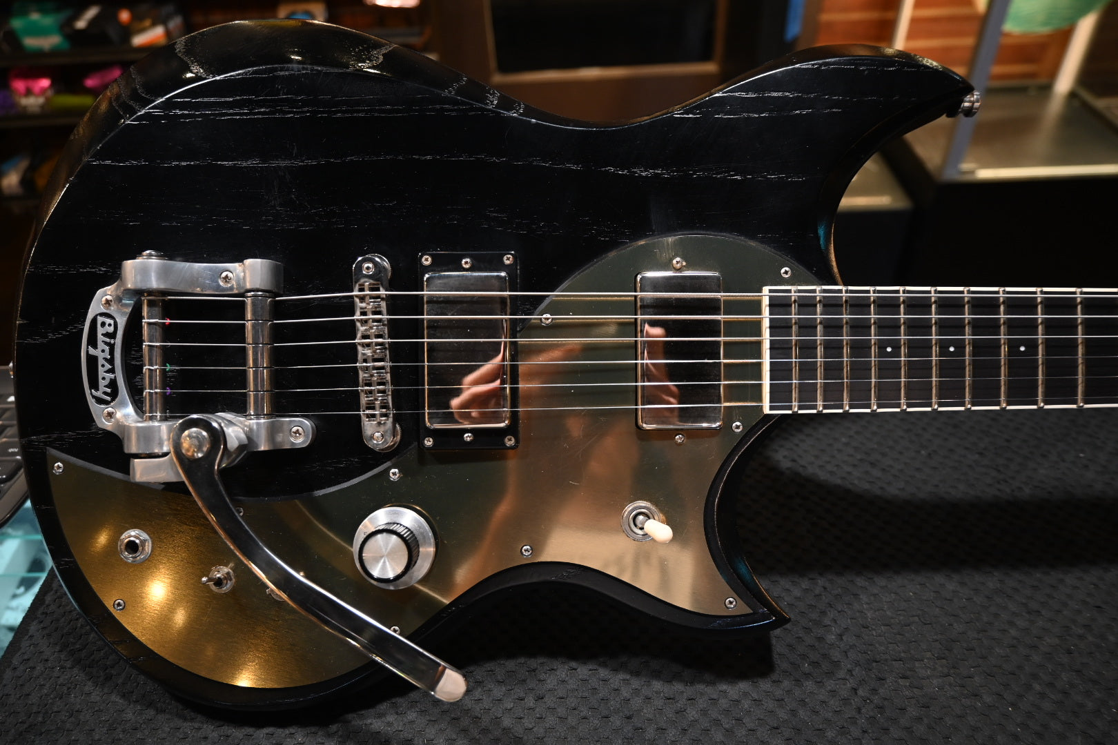 Dunable Yeti 2019 - Black Guitar #1979 - Danville Music