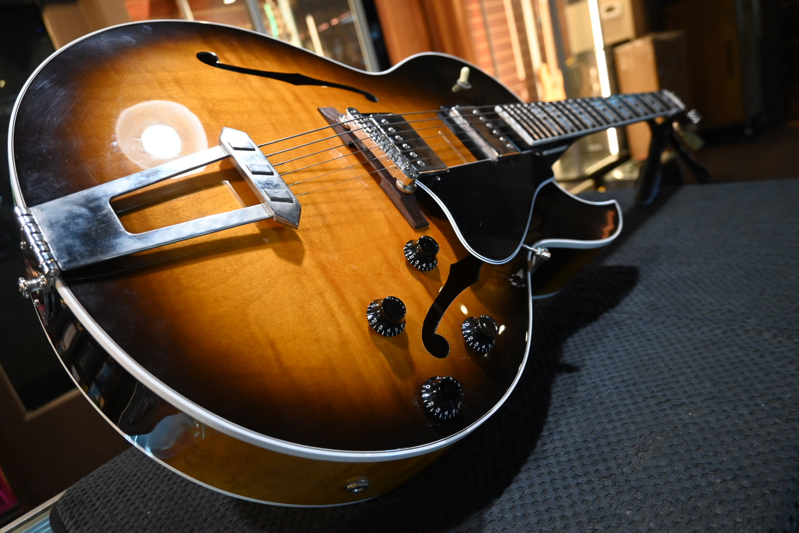 Gibson ES-175 1994 - Tobacco Burst Guitar #9443 - Danville Music