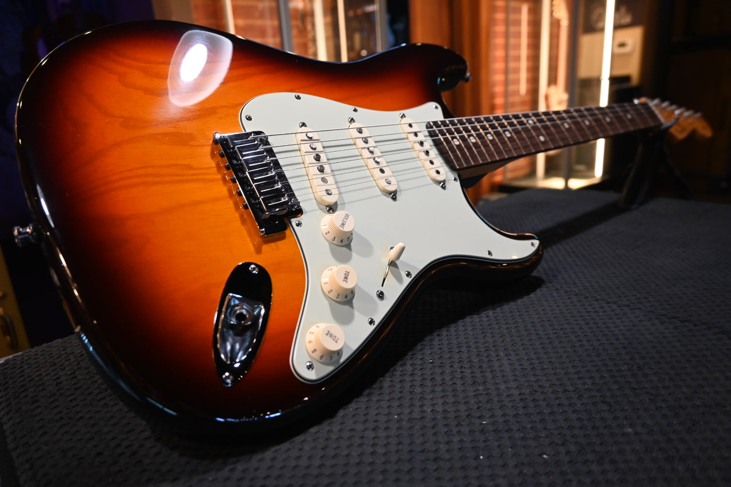 Fender Custom Shop Custom DLX Stratocaster 2009 - Chocolate 3-Tone Sunburst Guitar #3314
