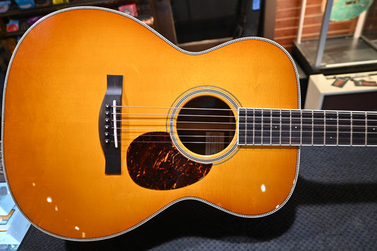 Santa Cruz OM Moon Spruce Bear Claw/Figured Walnut - Georgia Peach Guitar #6242 USED - Danville Music