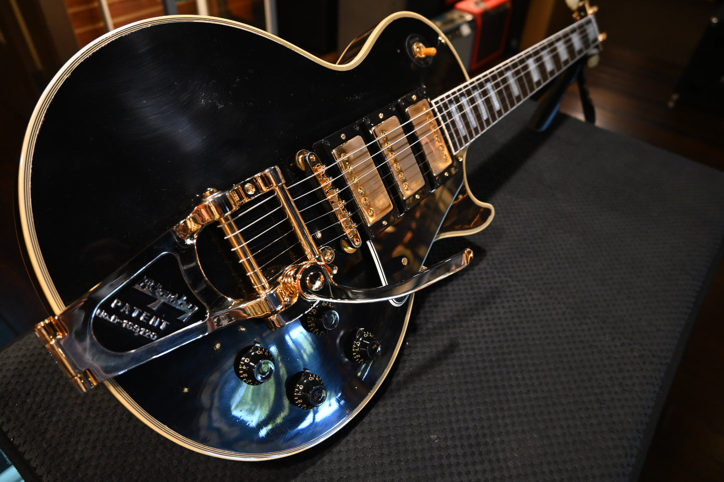 Gibson Custom Shop 1957 Les Paul Custom Reissue 3-Pickup Bigsby Murphy Lab Light Aged - Ebony Guitar #4897 - Danville Music