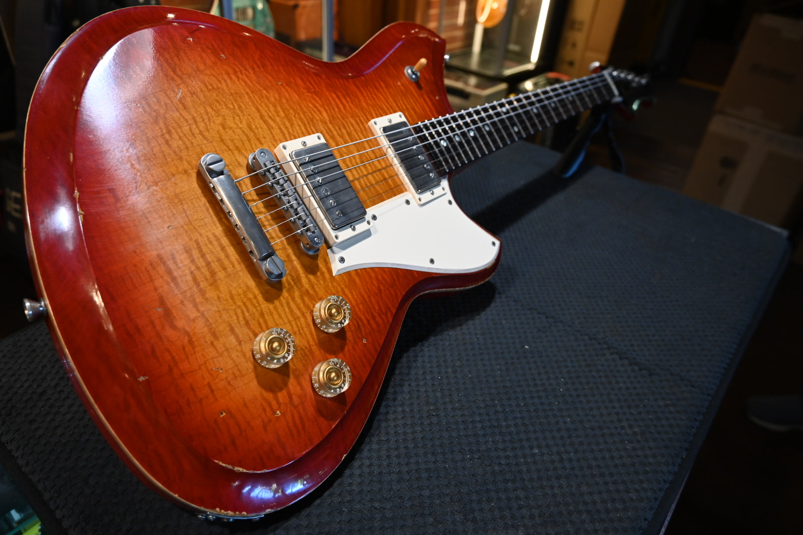 Novo Chambered Serus H2 Dealer Limited - Faded Cherry Burst Guitar #6302 - Danville Music