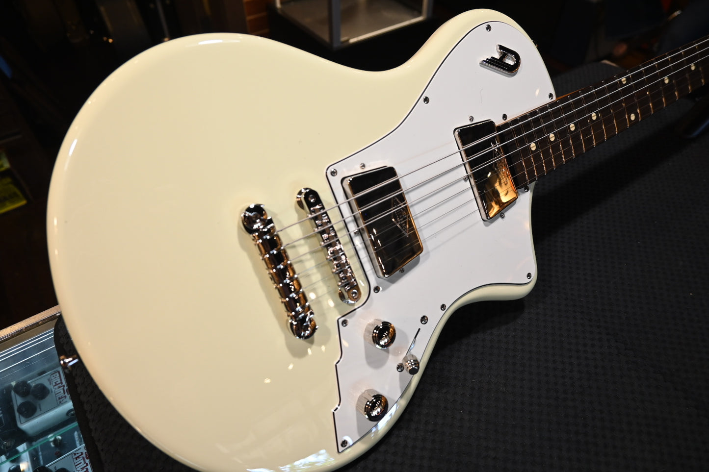 Duesenberg Julietta - Vintage White Guitar #2135