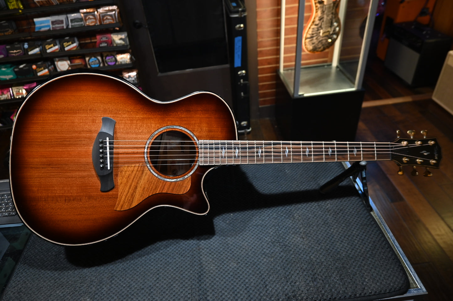 Taylor Builder’s Edition 814ce 2025 Sinker Redwood/Honduran Rosewood - Kona Edgeburst Guitar #5035