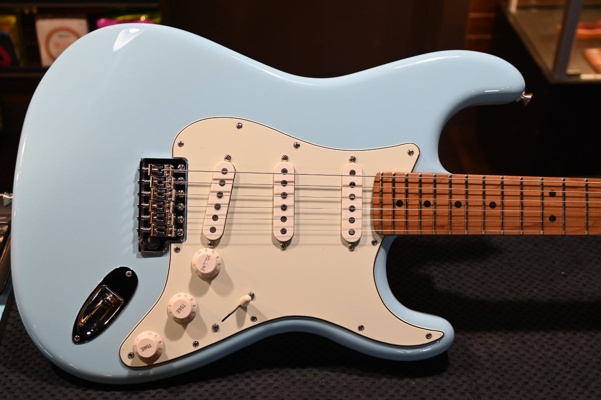 Fender Limited Edition American Professional Classic Stratocaster - Daphne Blue Guitar #0952