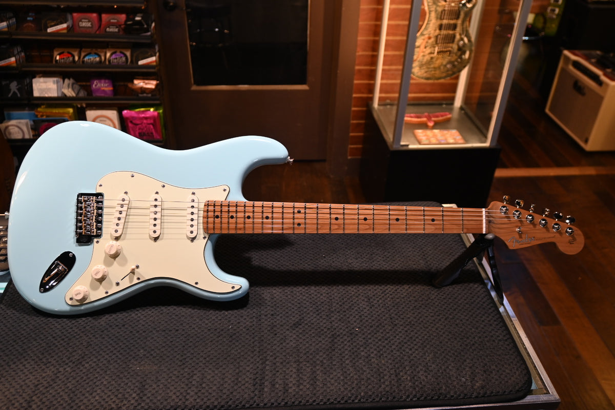 Fender Limited Edition American Professional Classic Stratocaster - Daphne Blue Guitar #0952