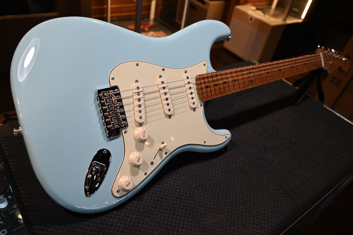 Fender Limited Edition American Professional Classic Stratocaster - Daphne Blue Guitar #0952