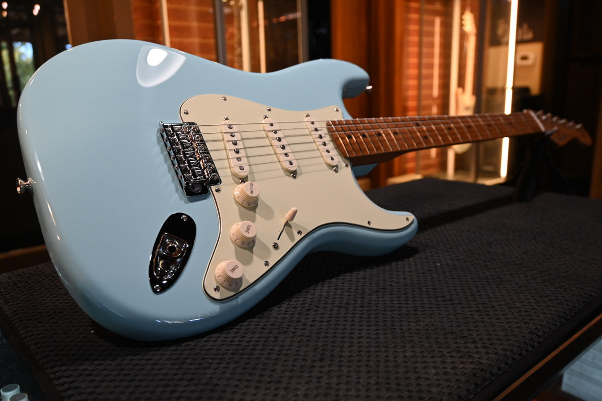 Fender Limited Edition American Professional Classic Stratocaster - Daphne Blue Guitar #0952