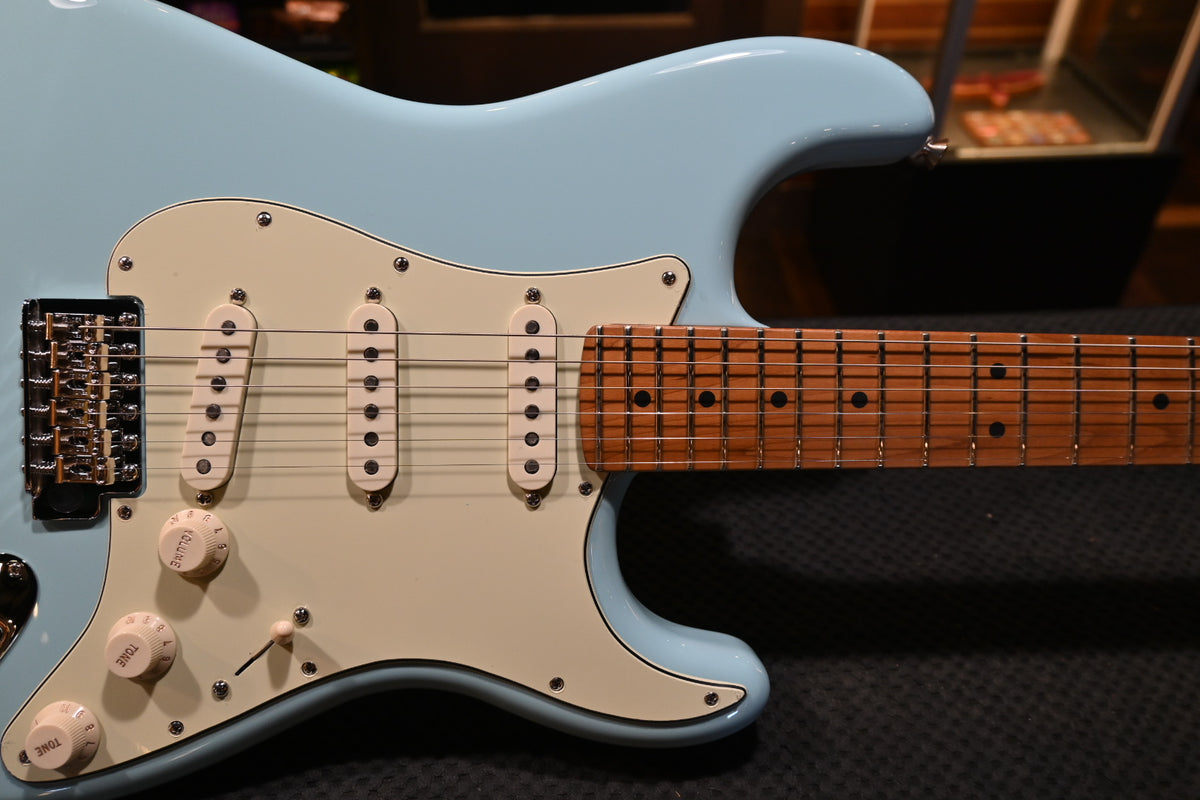 Fender Limited Edition American Professional Classic Stratocaster - Daphne Blue Guitar #0952