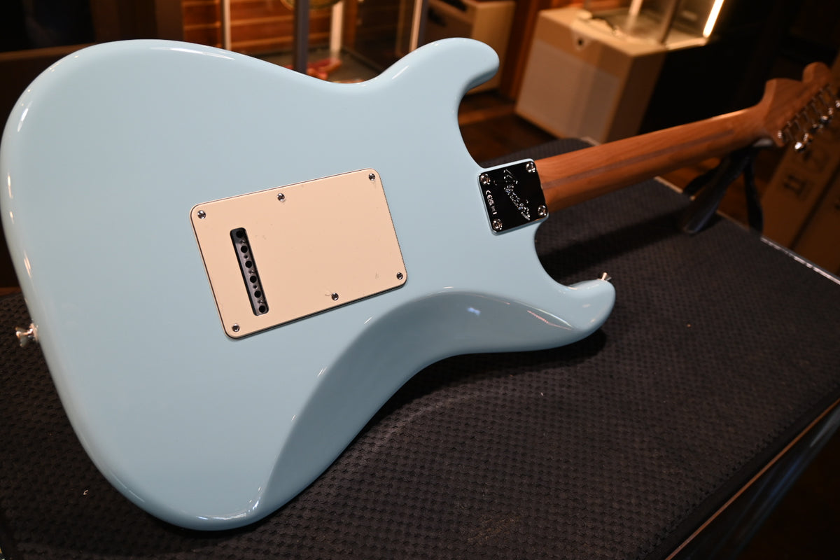 Fender Limited Edition American Professional Classic Stratocaster - Daphne Blue Guitar #0952