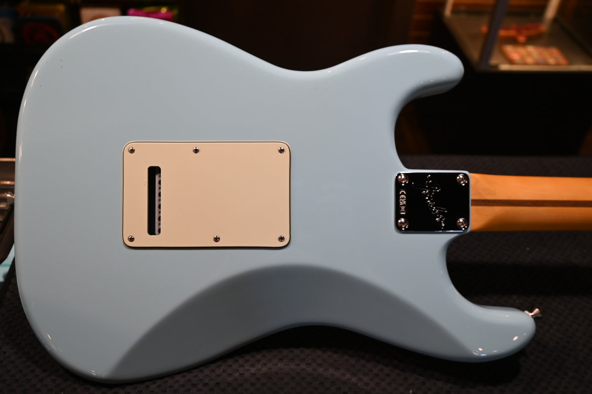 Fender Limited Edition American Professional Classic Stratocaster w/ Fender Silent System Guitar - Daphne Blue #4986