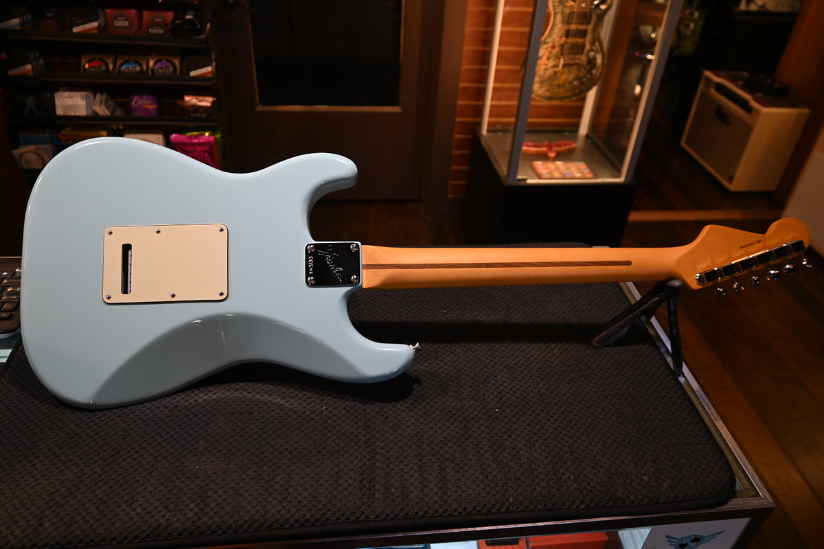 Fender Limited Edition American Professional Classic Stratocaster w/ Fender Silent System Guitar - Daphne Blue #4986
