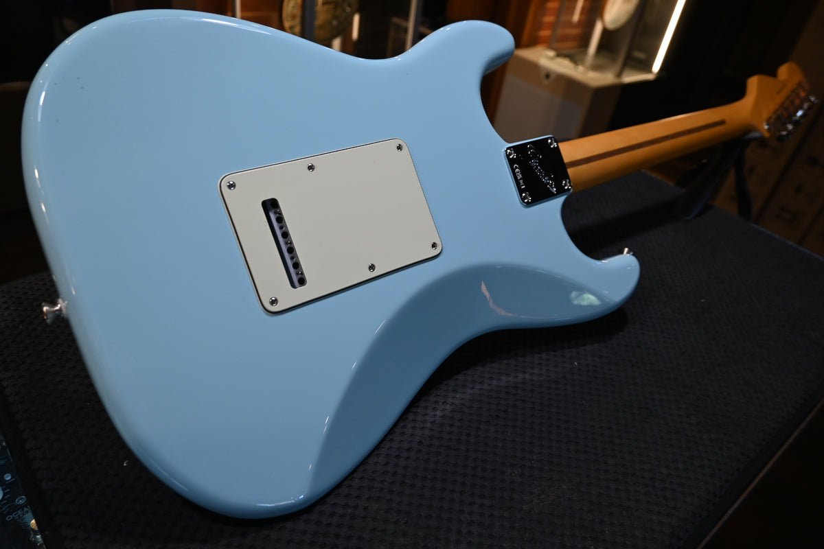 Fender Limited Edition American Professional Classic Stratocaster w/ Fender Silent System Guitar - Daphne Blue #4986