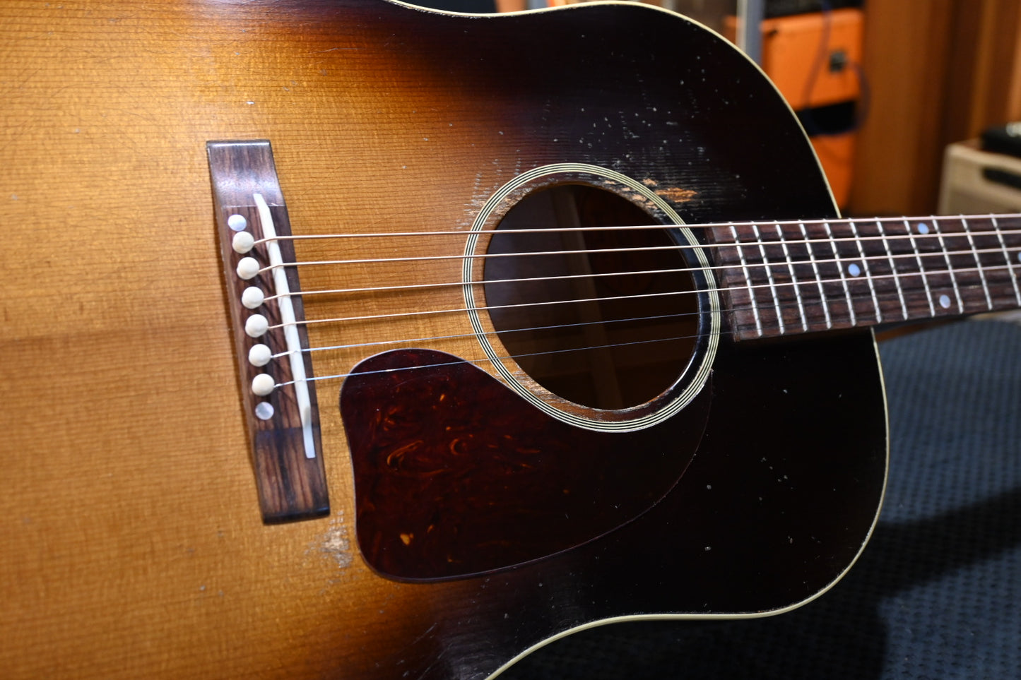 Gibson Custom Shop 1942 Banner J-45 Murphy Lab Heavy Aged - Vintage Sunburst Guitar #6048