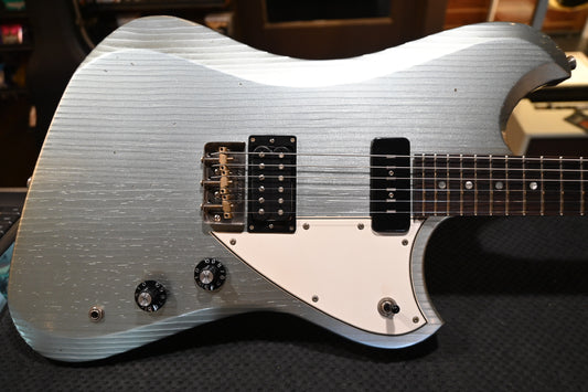 Novo Nucleus Voltur V2 - Ice Blue Metallic Guitar #2639 - Danville Music