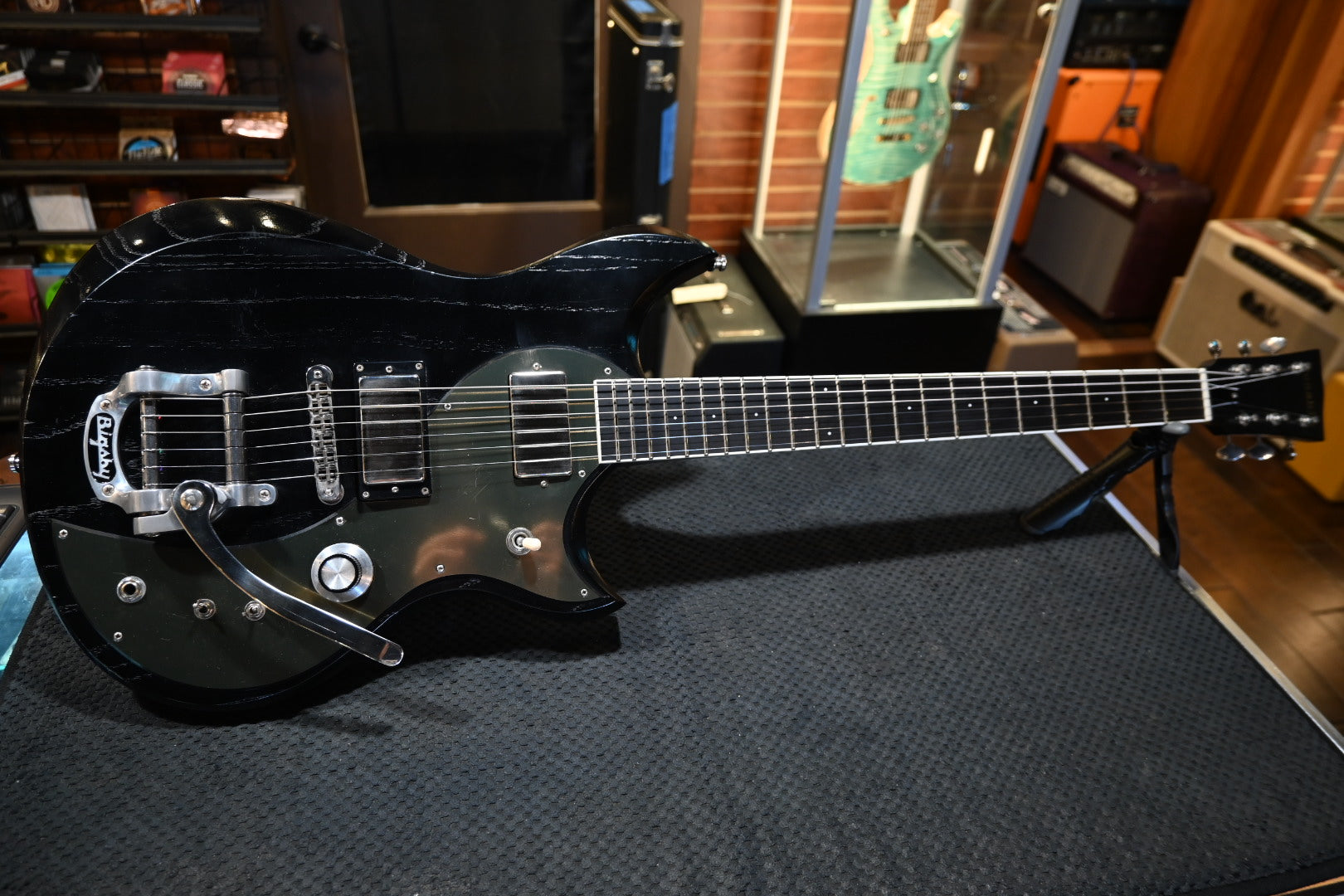 Dunable Yeti 2019 - Black Guitar #1979 - Danville Music