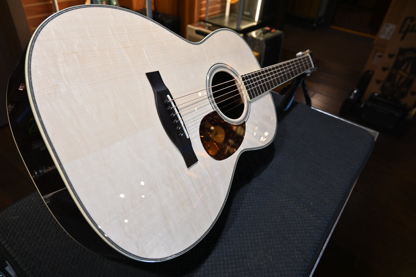 Santa Cruz 000 German Bearclaw Spruce/Indian Rosewood Guitar #6369