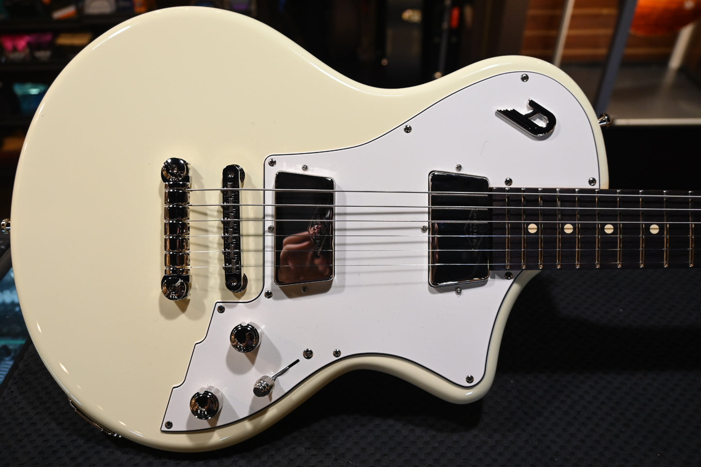 Duesenberg Julietta - Vintage White Guitar #2135