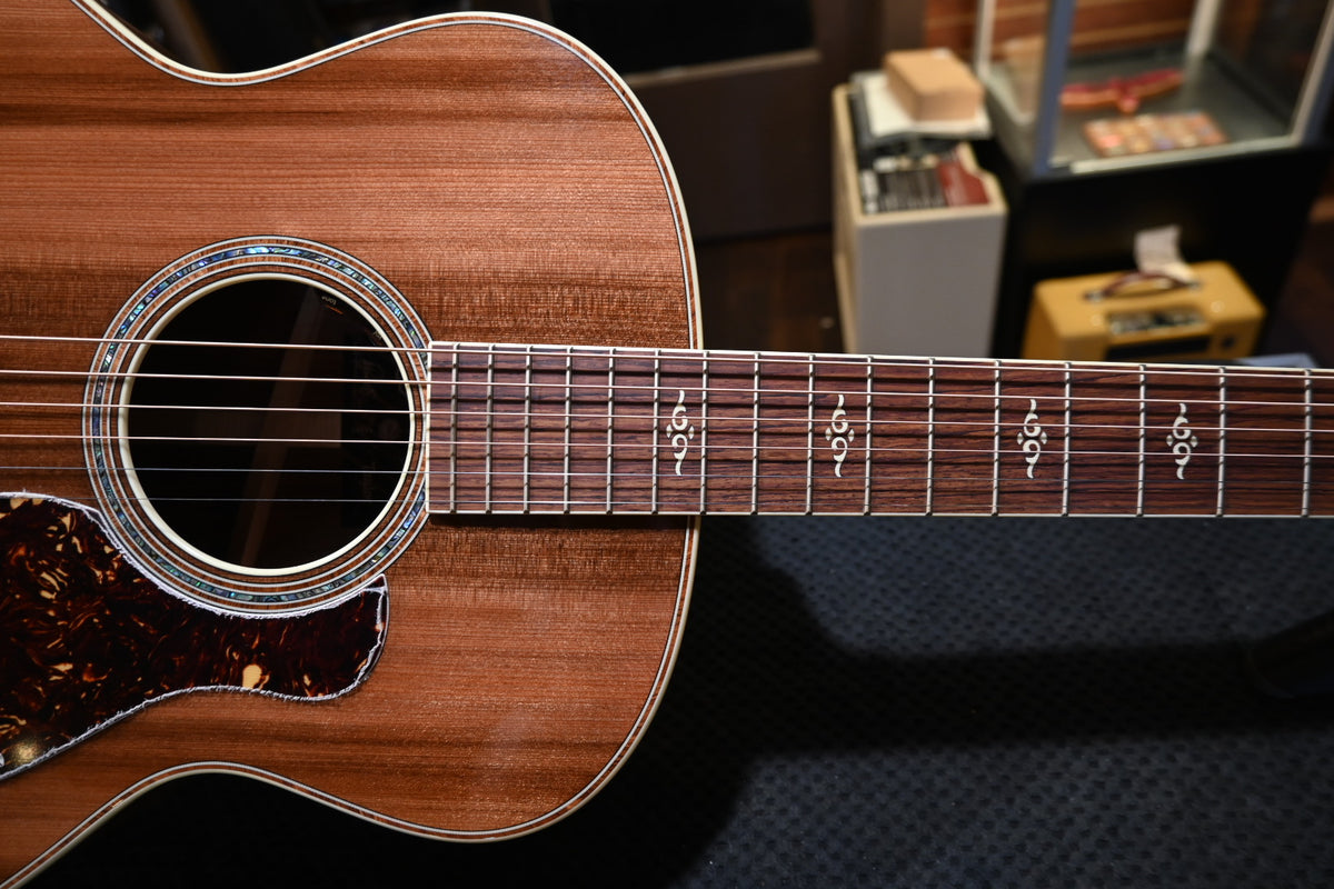 Taylor Custom SA Super Auditorium Sinker Redwood/Honduran Rosewood Guitar #6100